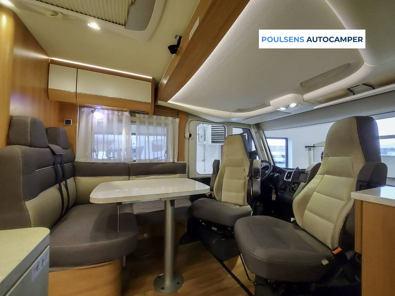 Salon intérieur du Hymer Exsis‑i 588 2020
