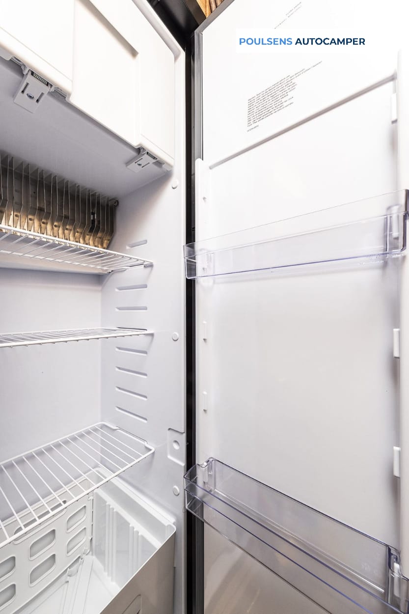 Réfrigérateur du camping-car semi-intégré Weinsberg CaraCompact Pepper 600 MEG 2026