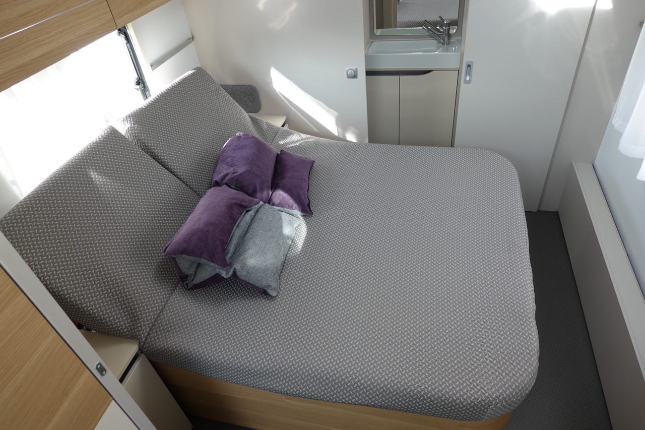 Espace couchage de l’Adria Adora 613 UT+
