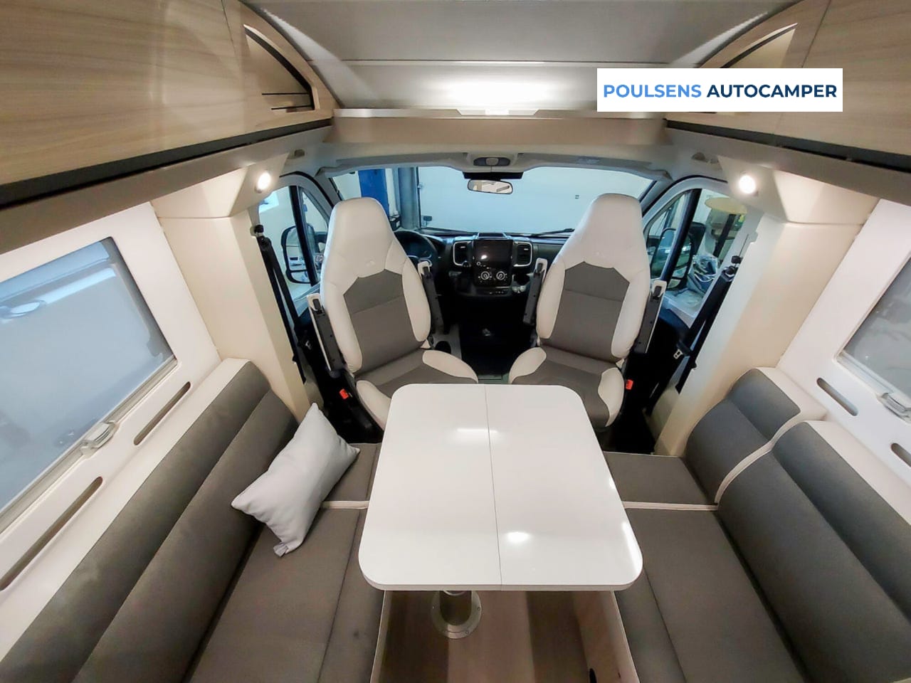 Salon intérieur du Adria Compact 60Y Edition 2026