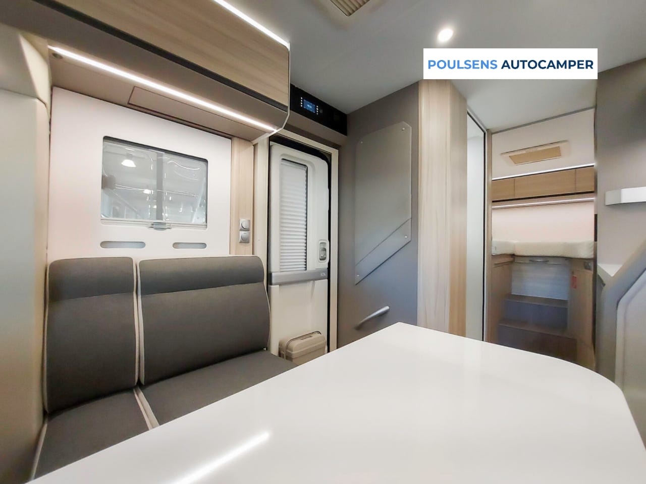 Salon intérieur du Adria Compact 60Y Edition 2026