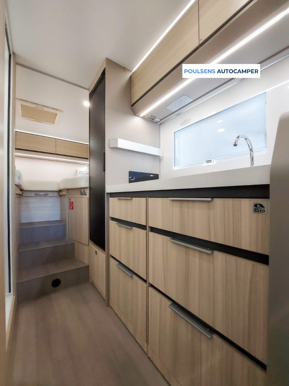 Cuisine du Adria Compact 60Y Edition 2026 avec réfrigérateur