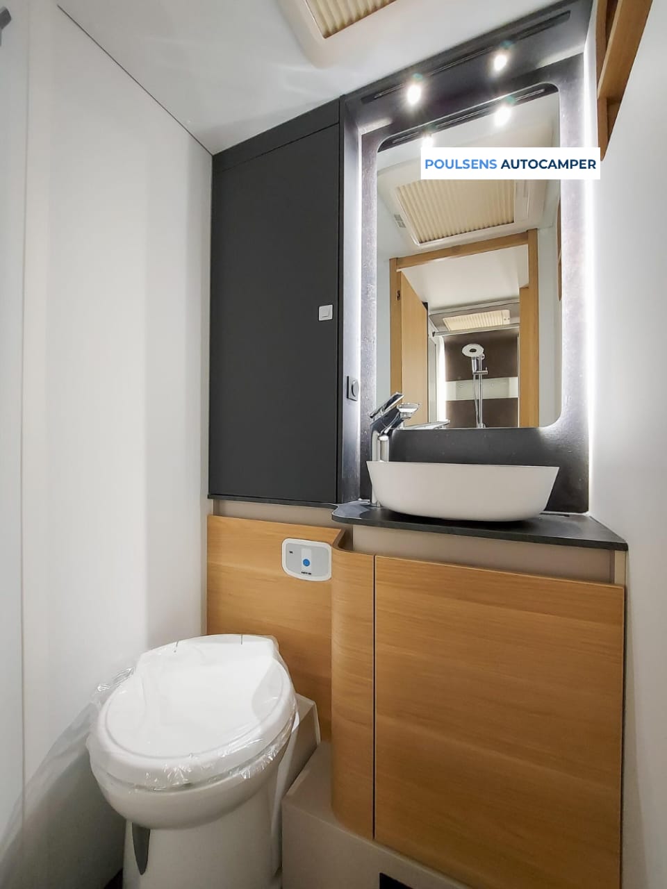 Salle de bain du Adria Coral Plus 670 SL