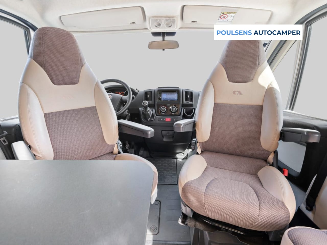 Salon intérieur de l’Adria Matrix M 670 SC