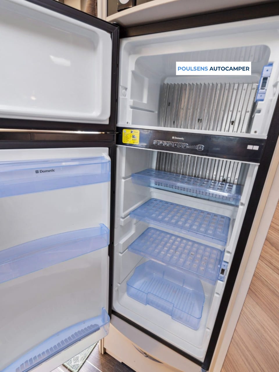 Cuisine de l’Adria Matrix M 670 SC avec réfrigérateur