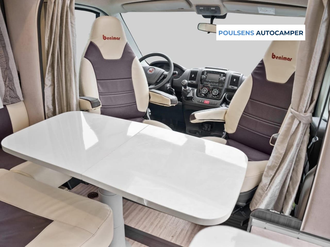 Salon intérieur du Benimar Mileo 282