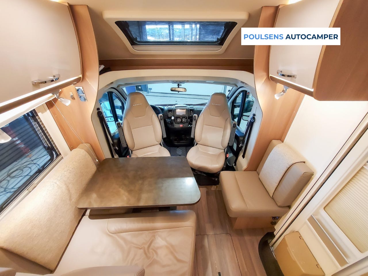 Salon intérieur du Bürstner Lyseo T 690 G
