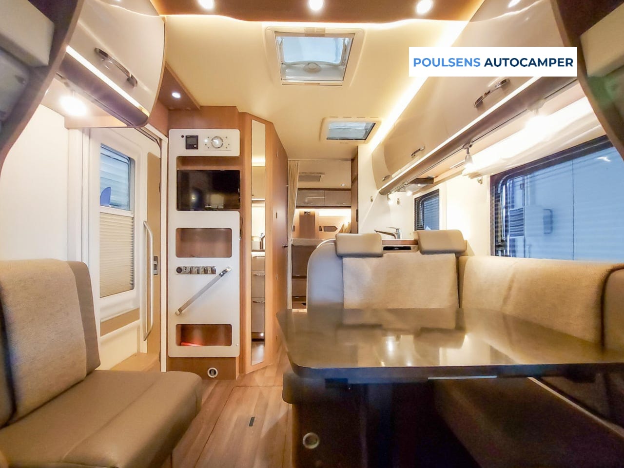 Salon intérieur du Bürstner Lyseo T 690 G