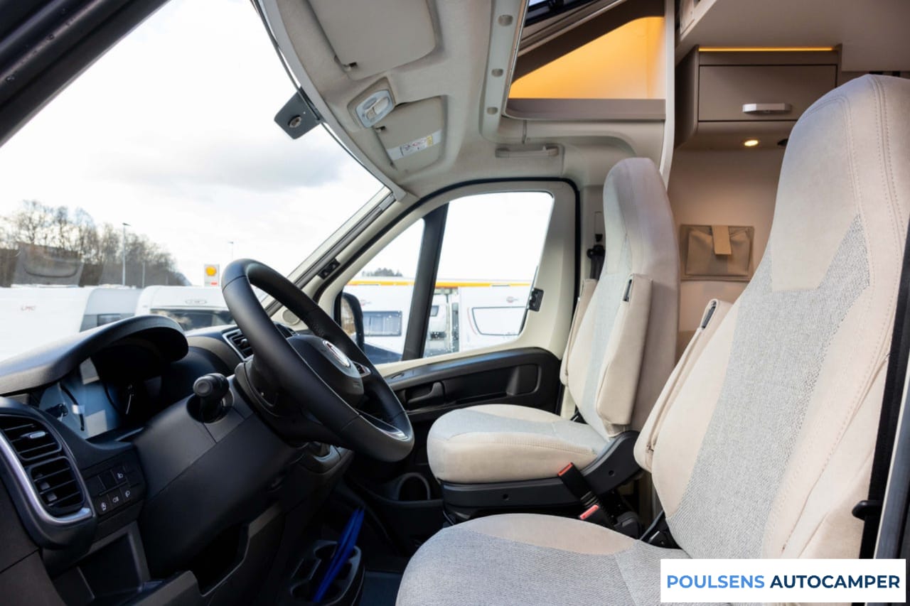 Cabine avant du Carado T 447 2024 avec tableau de bord Fiat