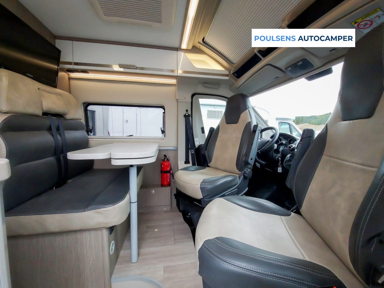Salon intérieur du Challenger Van Elegance V217