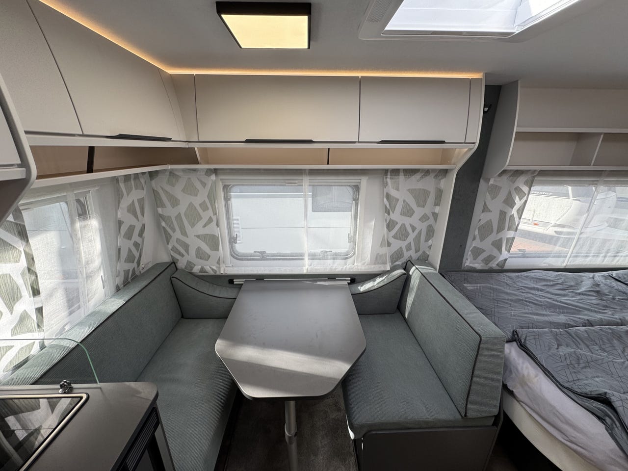 Salon intérieur de la Fendt 390 FH APERO ACTIV