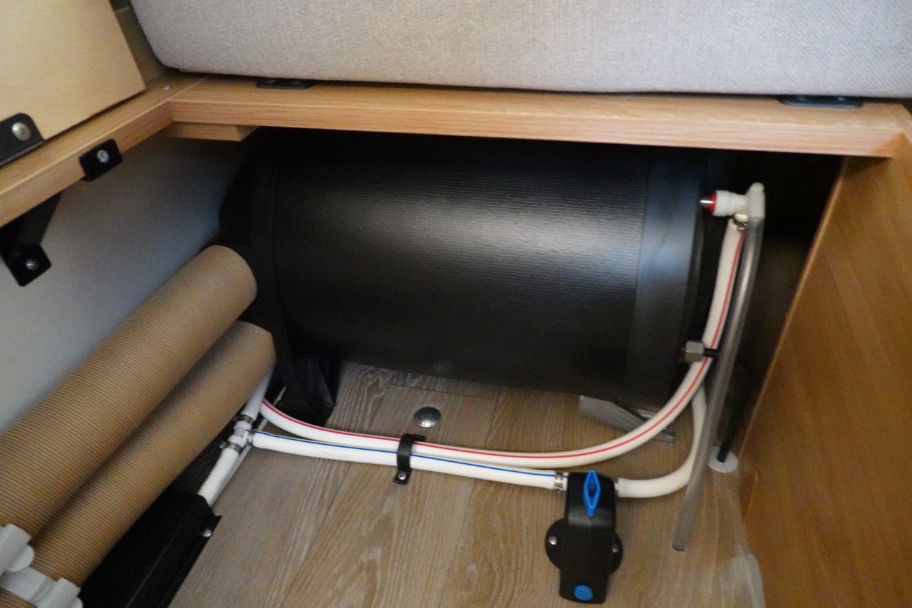 Coffre de rangement et trappes de la Hobby 560 CFe Excellent