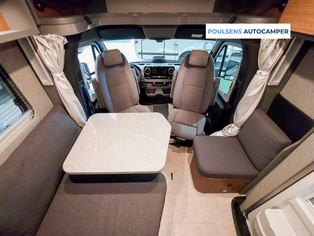 Salon intérieur du Hymer B‑MC T 680 2026