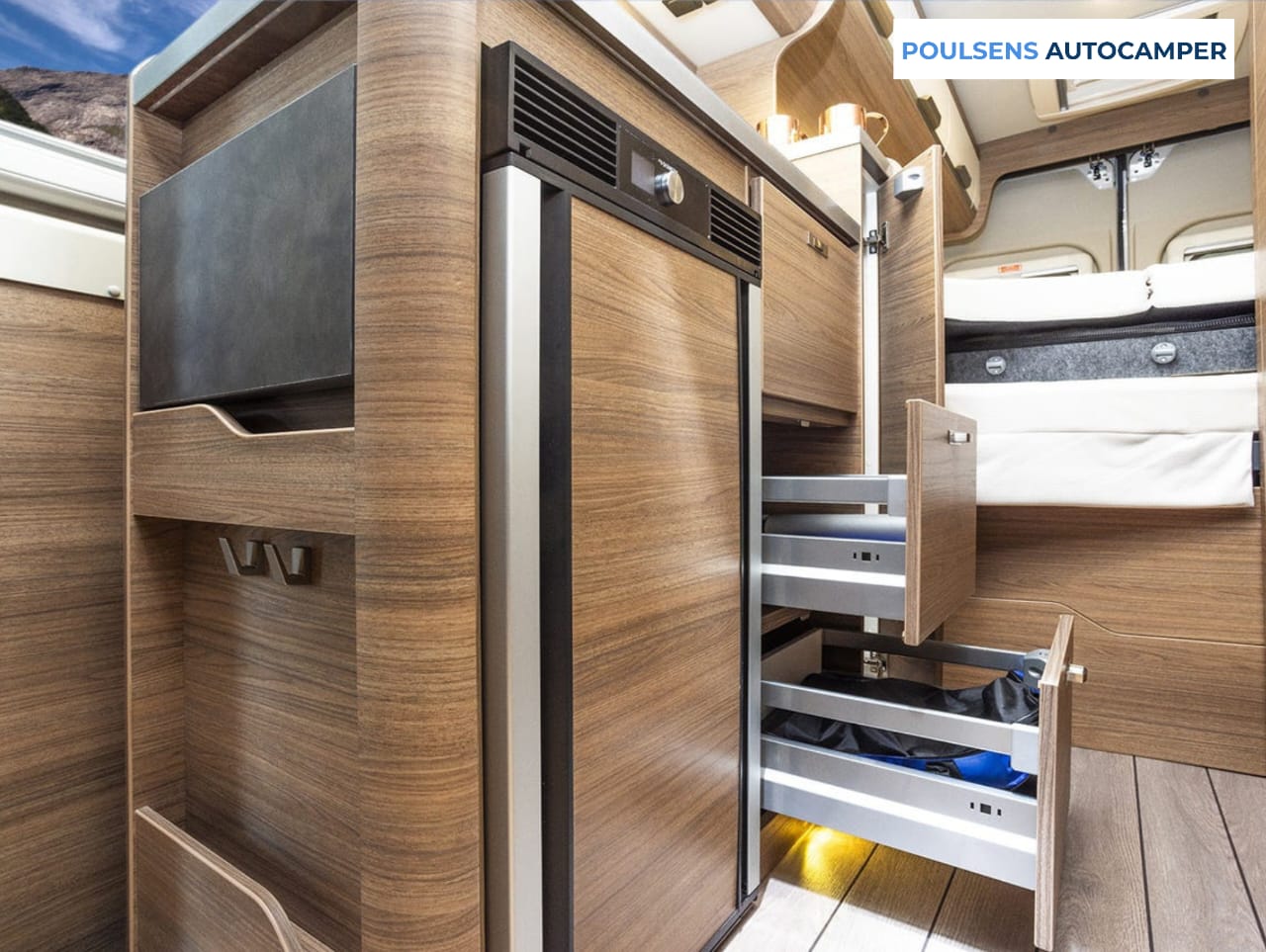 Espace couchage du camping-car urbain Knaus BOXLIFE 600 ME 2023 d’occasion avec lits jumeaux, lit pavillon et dinette convertible