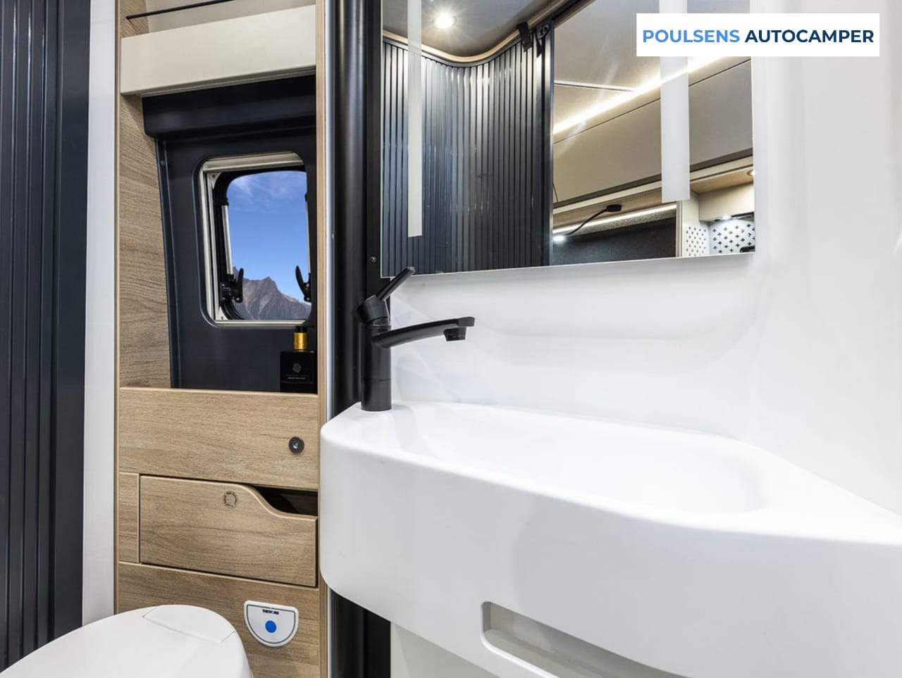 Salle de bain du camping-car urbain Knaus BOXTIME 600 MQ 2026 avec douche et grille bois