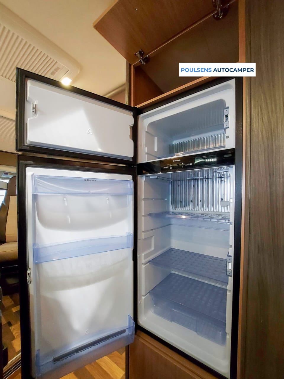 Cuisine du Knaus Sky TI 650 MG avec réfrigérateur