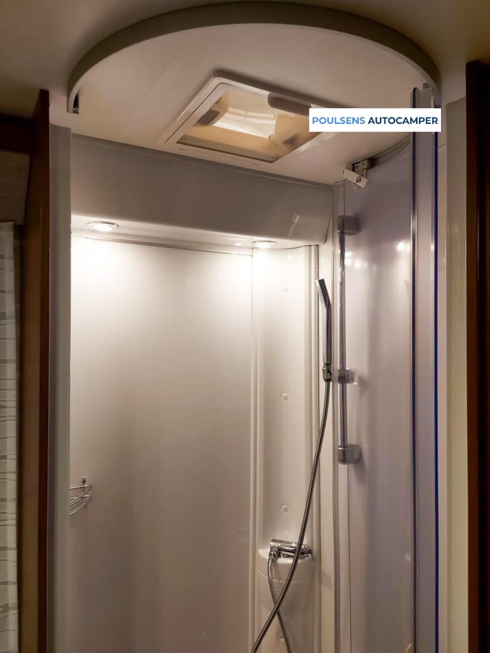 Salle de bain du LMC I 745 Sportline 2015