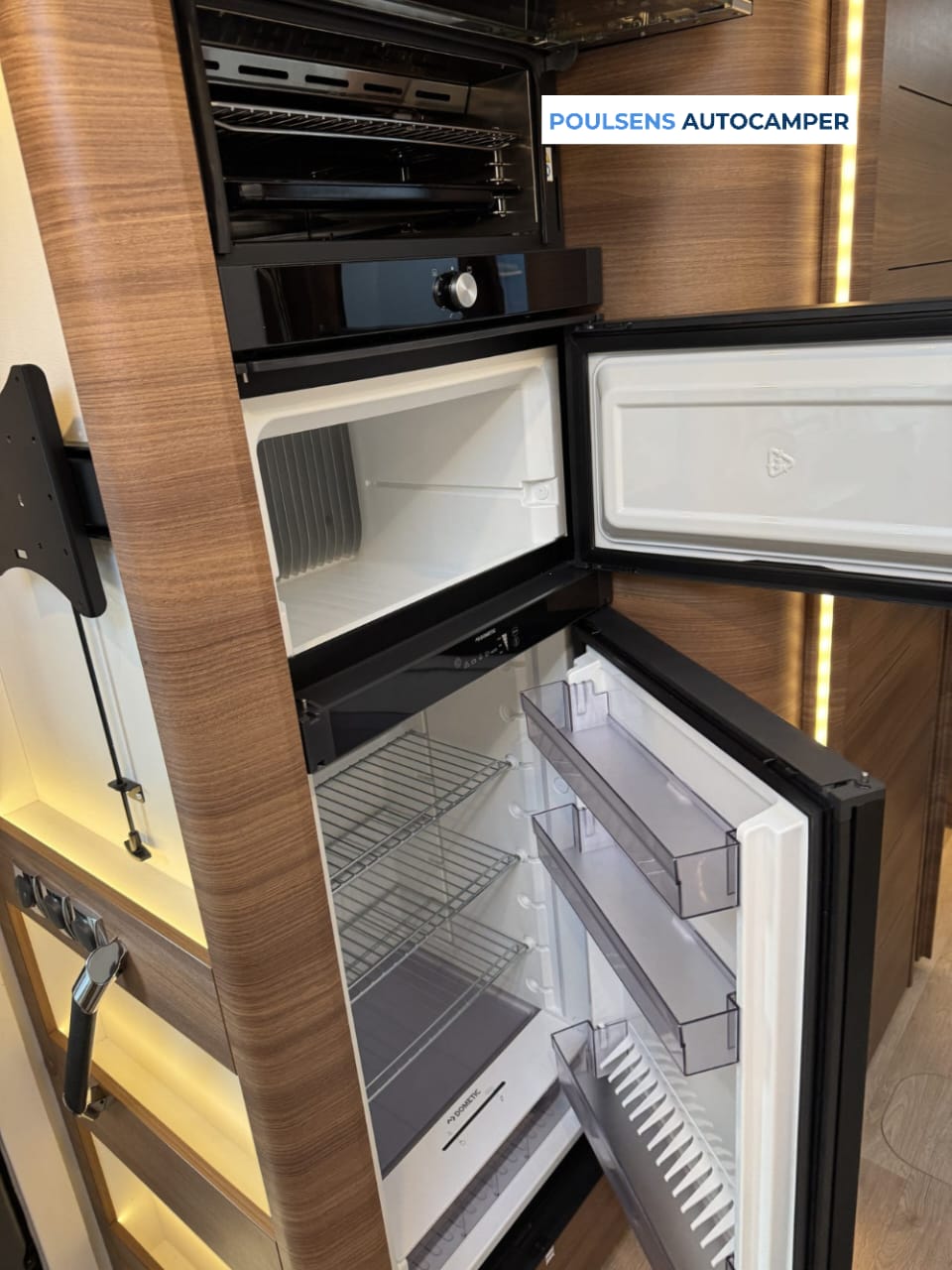 Cuisine du Rapido I190 Distinction avec réfrigérateur et four